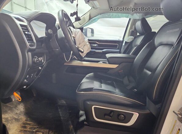 1C6SRFJT6NN229570 2022 RAM 1500 White Widok wnętrza z przodu
