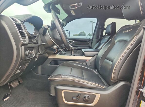 1C6SRFJT7KN925110 2019 RAM 1500 Black Front interior view