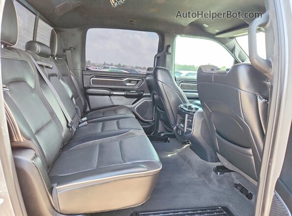 1C6SRFJT7MN650504 2021 RAM 1500 Серебряный Вид задних сидений