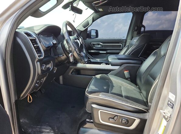 1C6SRFJT7MN650504 2021 RAM 1500 Серебряный Вид салона спереди