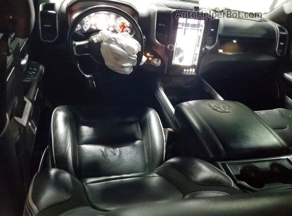 1C6SRFJT7MN728828 2021 RAM 1500 White Widok deski rozdzielczej