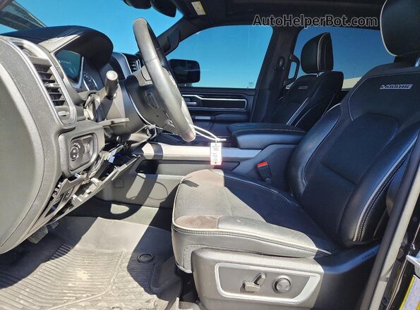 1C6SRFJTXNN130122 2022 RAM 1500 Черный Вид салона спереди