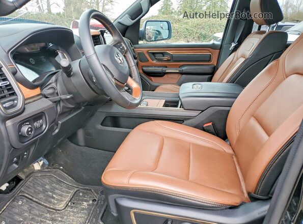 1C6SRFKT4PN699534 2023 RAM 1500 Черный Вид салона спереди