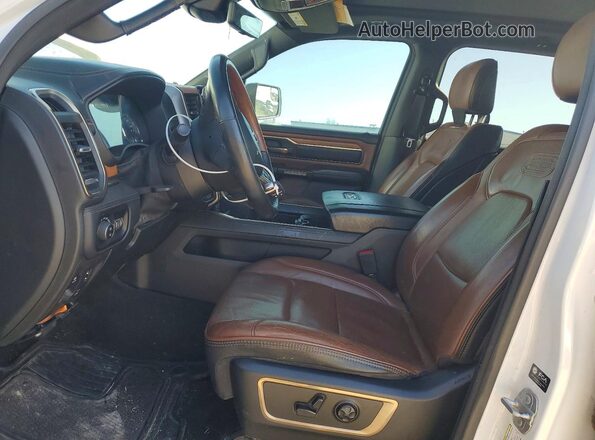 1C6SRFKT7NN138564 2022 RAM 1500 White Front interior view