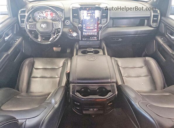 1C6SRFLM4LN270380 2020 RAM 1500 Black Widok deski rozdzielczej