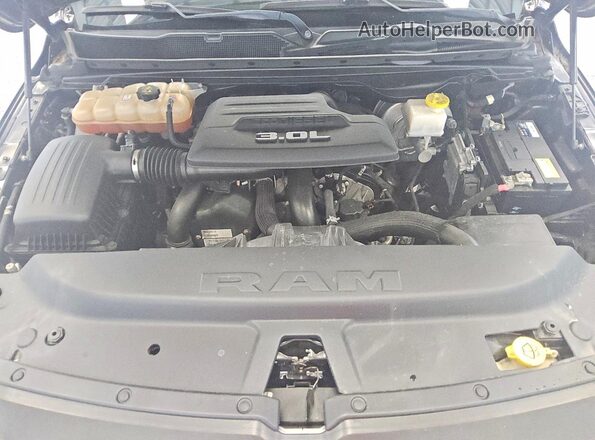 1C6SRFLM4LN270380 2020 RAM 1500 Black Widok wnętrza z tyłu