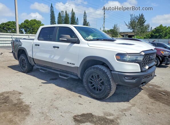 1C6SRFLP0SN609368 2025 RAM 1500 Белый Передняя правая четверть