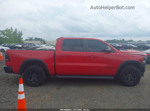 1C6SRFLT2NN100786 2022 RAM 1500 Red Vista interior trasera