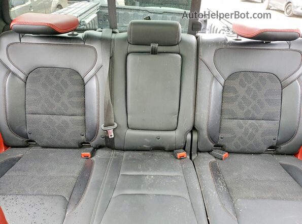 1C6SRFLT5KN778427 2019 RAM 1500 Black უკანა სავარძლების ხედი