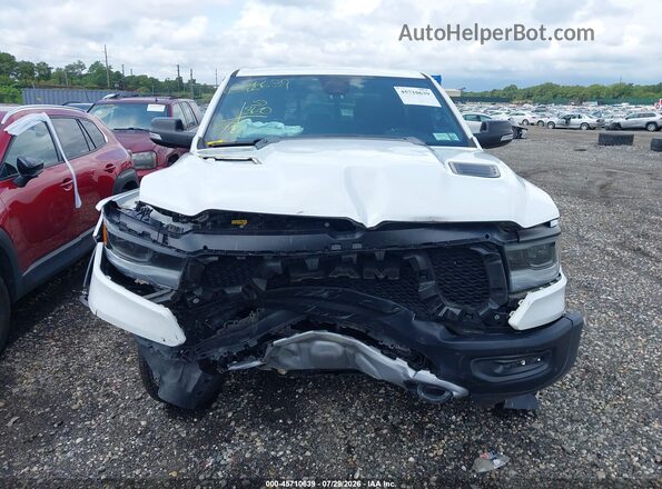 1C6SRFLT6KN881775 2019 RAM 1500 Белый Вид щитка приборов