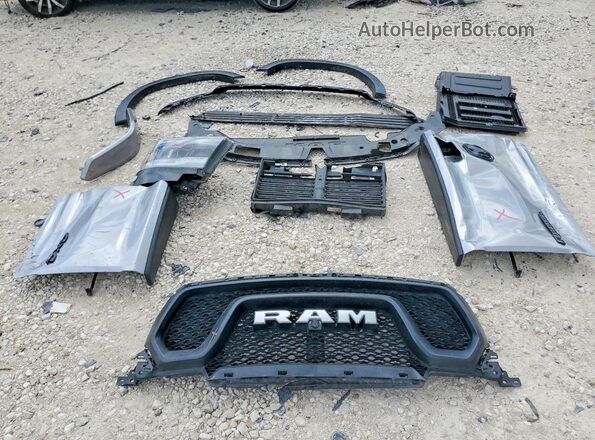 1C6SRFLT8NN303522 2022 RAM 1500 Silver Widok komory silnika