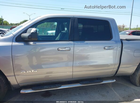 1C6SRFMT3KN911779 2019 RAM 1500 Серебряный Вид задней части салона