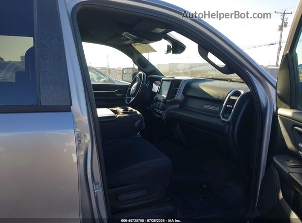 1C6SRFMT7PN593818 2023 RAM 1500 Silver Vista interior delantera