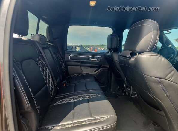 1C6SRFMT9MN819448 2021 RAM 1500 Gray Widok tylnych siedzeń