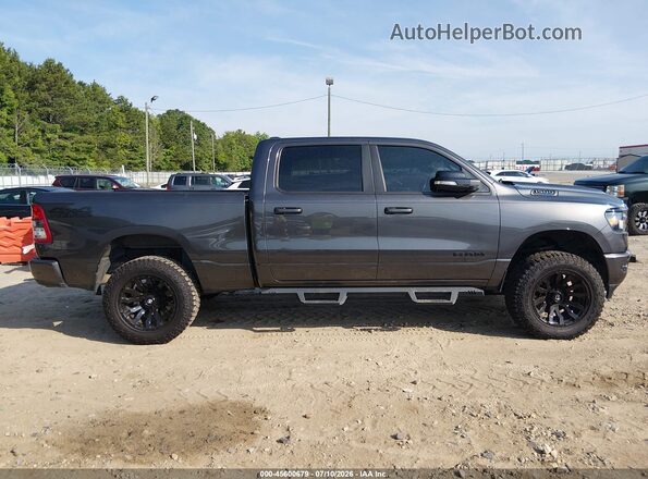1C6SRFMTXNN439553 2022 RAM 1500 Серый Вид задней части салона