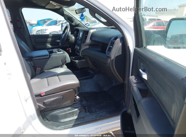 1C6SRFNT6PN544057 2023 RAM 1500 White Widok wnętrza z przodu