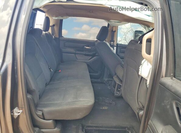 1C6SRFNT7KN688161 2019 RAM 1500 Gray Widok tylnych siedzeń