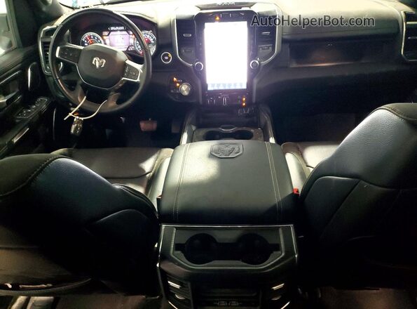 1C6SRFRT0RN202245 2024 RAM 1500 White Widok deski rozdzielczej