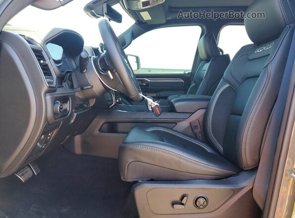1C6SRFUP4TN243205 2026 RAM 1500 Green Vista interior delantera