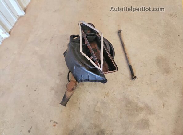 1D37R4K455754 1974 CHEVROLET MALIBU Серый Вид подкапотного пространства