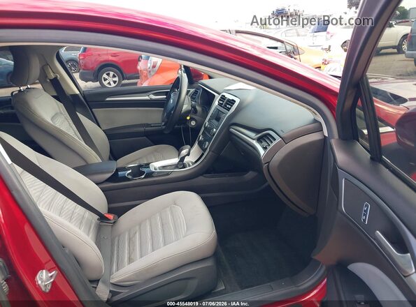 1FA6P0G7XG5113563 2016 FORD FUSION Maroon Vista interior delantera