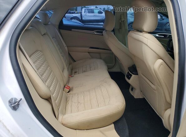 1FA6P0HD6G5135404 2016 FORD FUSION White Widok tylnych siedzeń