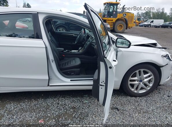 1FA6P0HD7G5101696 2016 FORD FUSION Белый Вид салона спереди