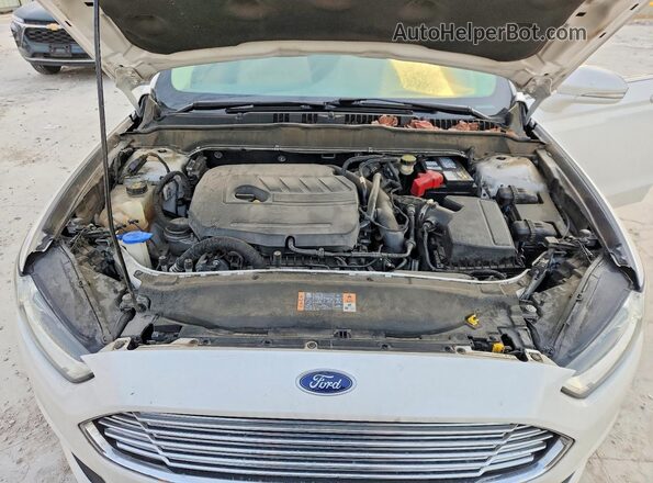 1FA6P0HD8G5115333 2016 FORD FUSION White Вид задньої частини салону