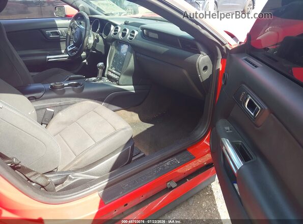 1FA6P8AM4G5321578 2016 FORD MUSTANG Красный Вид салона спереди