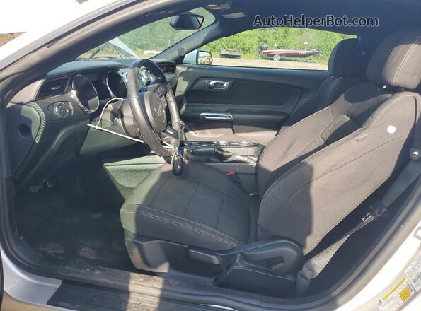 1FA6P8AM4H5343582 2017 FORD MUSTANG Серебряный Вид салона спереди