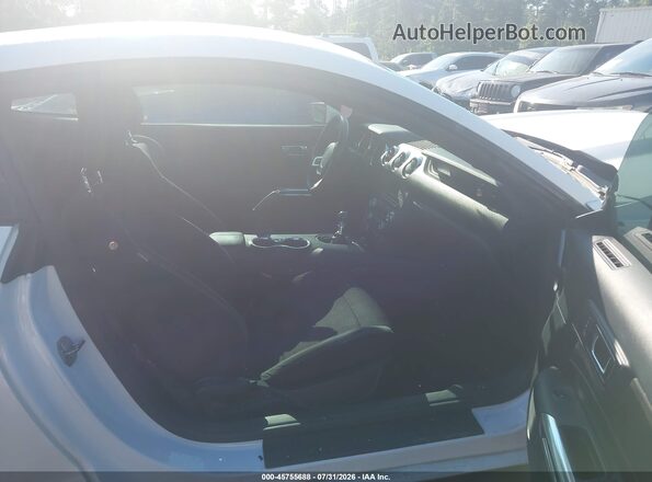 1FA6P8AM8G5288732 2016 FORD MUSTANG Белый Вид салона спереди
