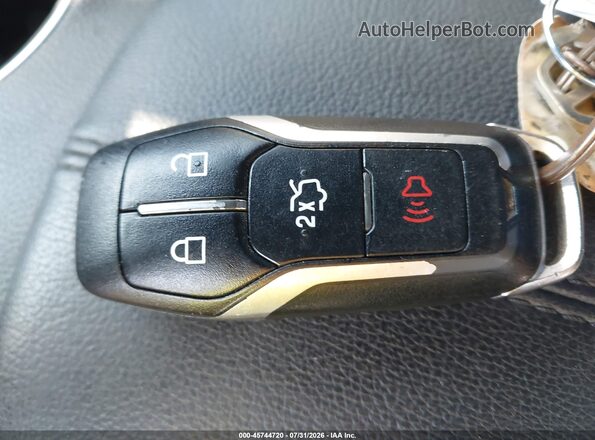 1FA6P8CF0H5255322 2017 FORD MUSTANG Красный Вид панели приборов