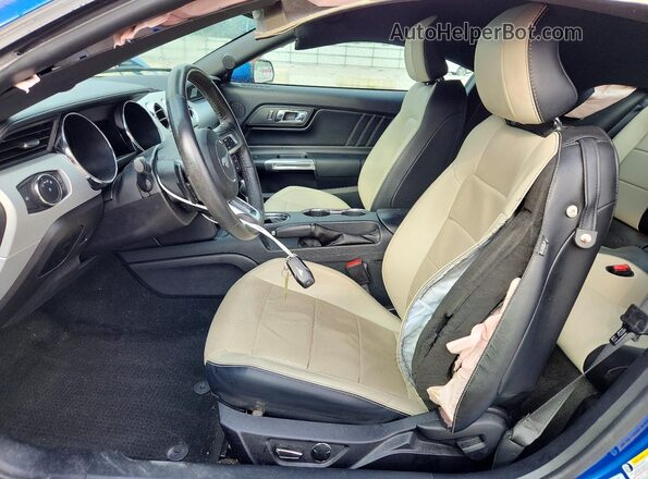 1FA6P8CF1H5301983 2017 FORD MUSTANG Синий Вид салона спереди
