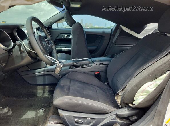 1FA6P8CF1J5117116 2018 FORD MUSTANG White Front interior view