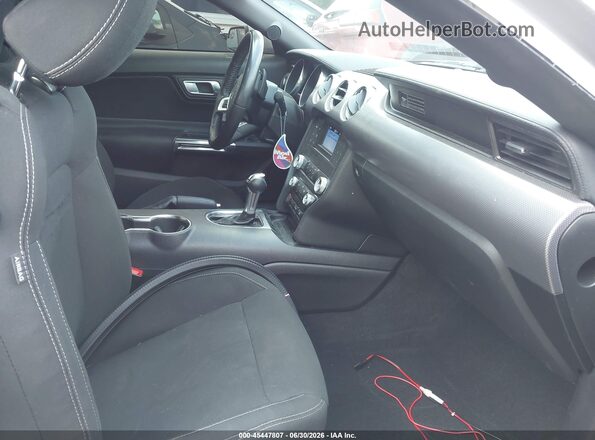1FA6P8CF1L5174466 2020 FORD MUSTANG Серебряный Вид салона спереди