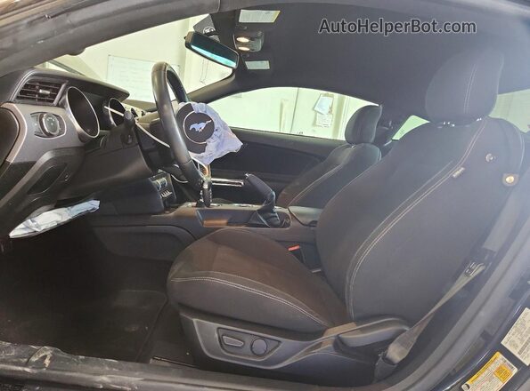 1FA6P8CF2L5159099 2020 FORD MUSTANG Черный Вид салона спереди