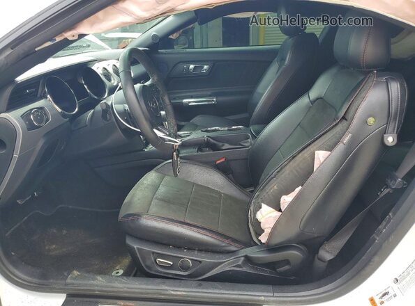 1FA6P8CF3H5330921 2017 FORD MUSTANG White Widok wnętrza z przodu