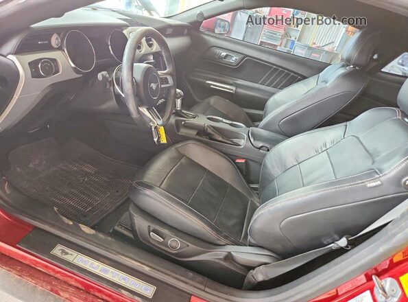 1FA6P8CF4G5289309 2016 FORD MUSTANG Красный Вид салона спереди