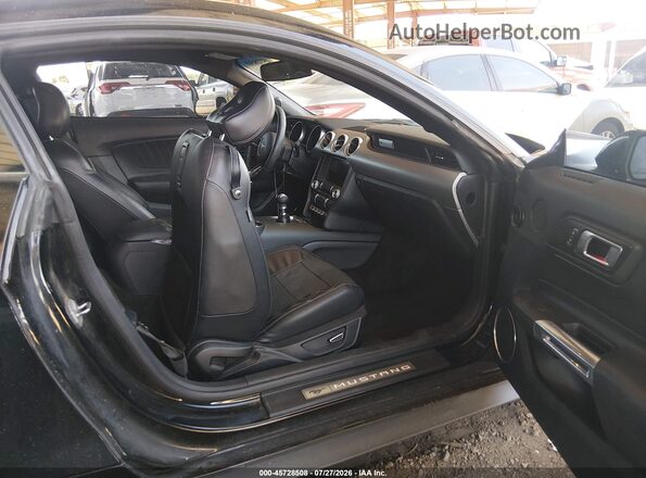 1FA6P8CF4J5105087 2018 FORD MUSTANG Черный Вид салона спереди