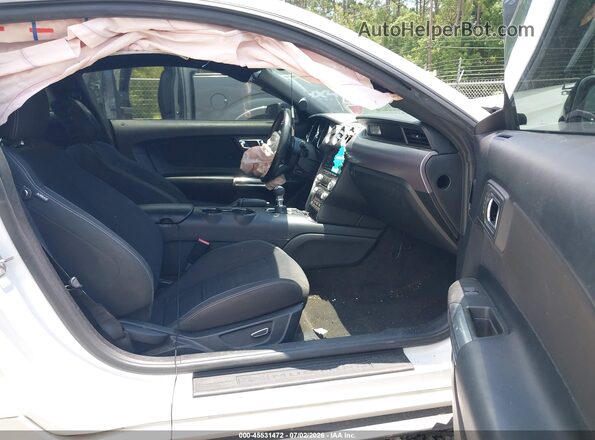 1FA6P8CF6G5335867 2016 FORD MUSTANG White Widok wnętrza z przodu