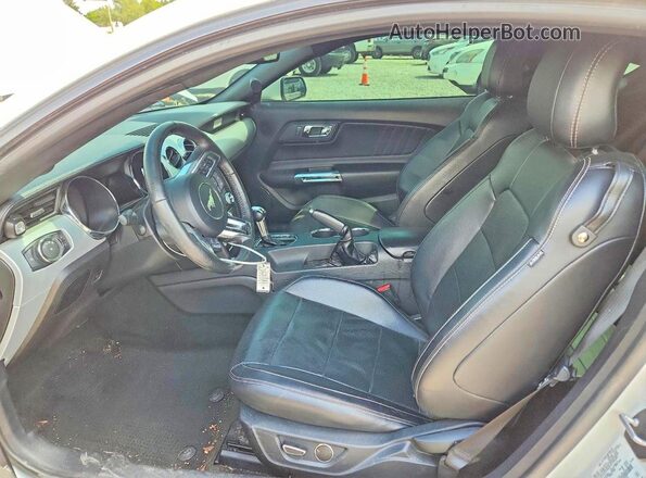 1FA6P8CF6H5209803 2017 FORD MUSTANG Белый Вид салона спереди