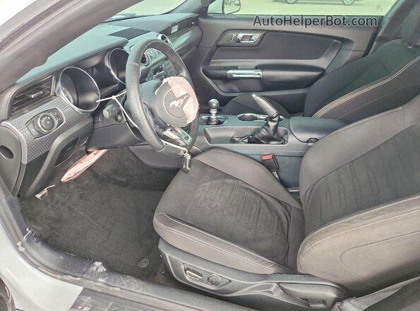 1FA6P8CF6H5249296 2017 FORD MUSTANG Белый Вид салона спереди