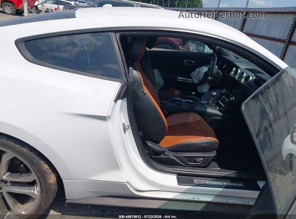 1FA6P8CF6J5122974 2018 FORD MUSTANG White Вид салону спереду