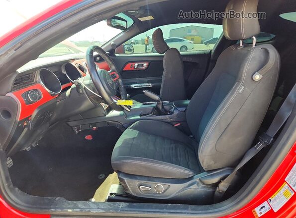 1FA6P8CF8G5236953 2016 FORD MUSTANG Red Widok wnętrza z przodu