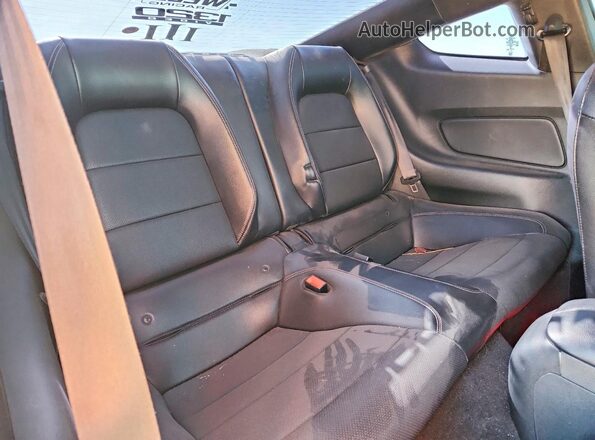 1FA6P8CF8L5112403 2020 FORD MUSTANG White Vista de los asientos traseros