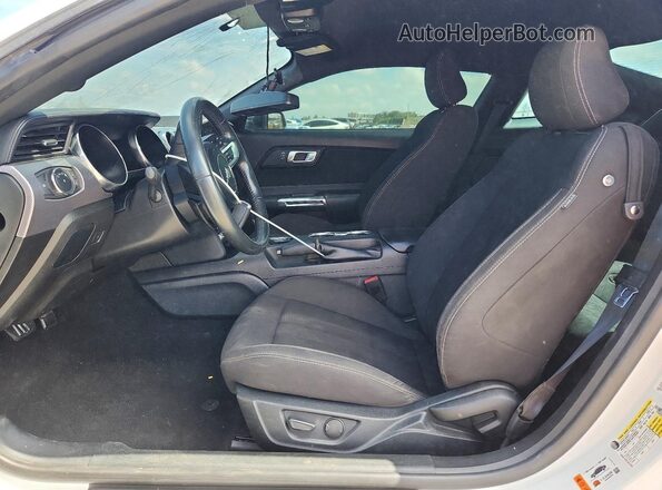 1FA6P8CF8L5161763 2020 FORD MUSTANG White Widok wnętrza z przodu