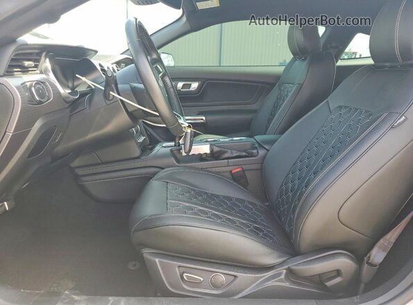 1FA6P8CF9K5174052 2019 FORD MUSTANG Серебряный Вид салона спереди