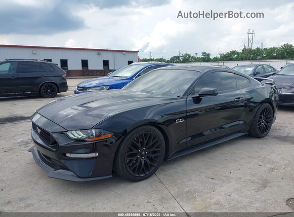 1FA6P8CFXJ5108592 2018 FORD MUSTANG Черный Передняя левая четверть