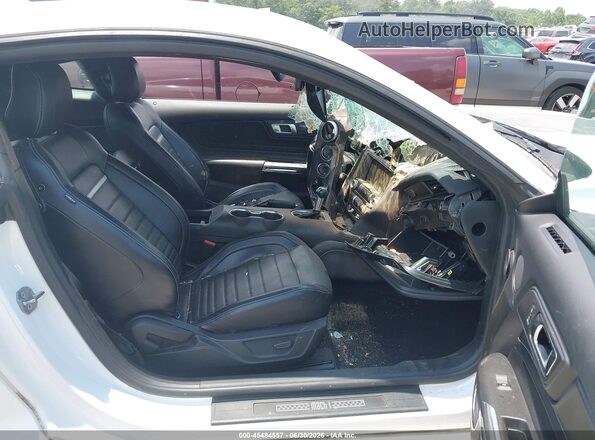 1FA6P8R02M5554498 2021 FORD MUSTANG Белый Вид салона спереди