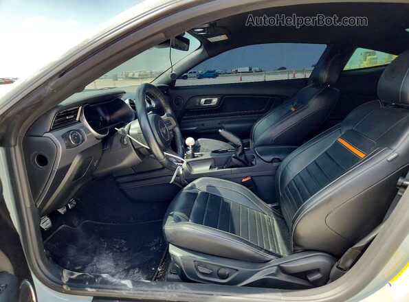 1FA6P8R0XN5554444 2022 FORD MUSTANG Gray Front interior view